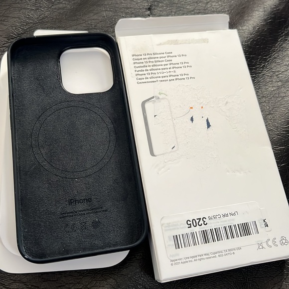 Apple brand MAGSAFE silicone case for iPhone 13 Pro - Picture 3 of 7